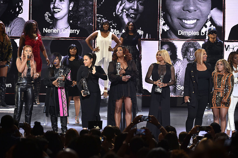 NEW YORK, NY - JULY 11: Host Eve and honorees Missy Elliott, DJ Spinderella, Cheryl "Salt" James, Sandra "Pepa" Denton, Queen Latifah, and Lil Kim watch show during the VH1 Hip Hop Honors: All Hail The Queens at David Geffen Hall on July 11, 2016 in New York City. (Photo by Theo Wargo/Getty Images for VH1)